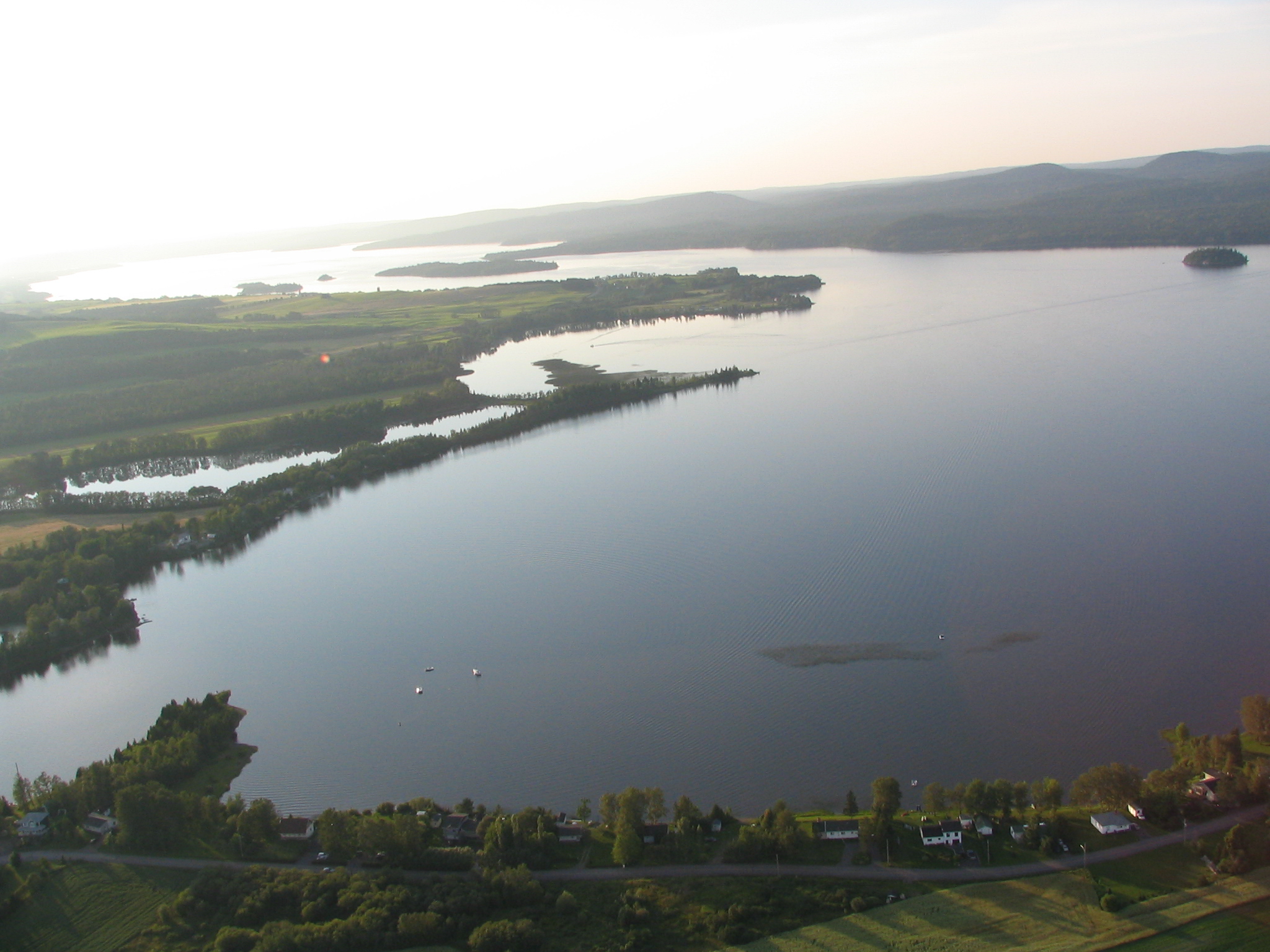 Nettoyage après le wetfest au lac Matapédia