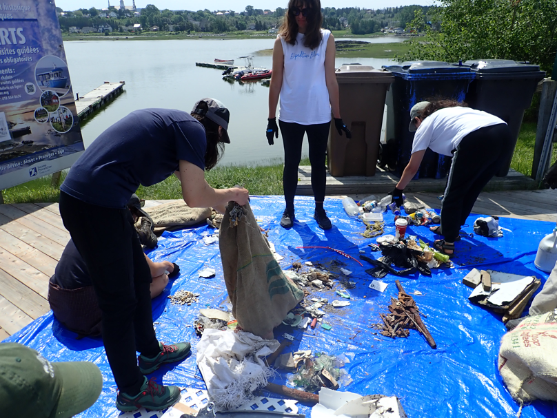 Berges propres, eaux saines : Nettoyage & Kiosque info